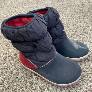 Size 11 / Boys' Crocs Snow Boots